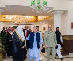 رئيس الوزراء الباكستاني يستقبل أمين عام رابطة العالم الإسلامي