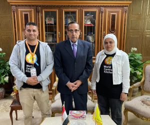 محافظ شمال سيناء يستقبل وفد من منظمة المطبخ المركزي العالمي خلال زيارته لمدينة العريش