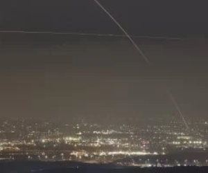 إعلام إسرائيلى: عشرات الصواريخ تطلق على مدينة صفد من الجنوب اللبناني