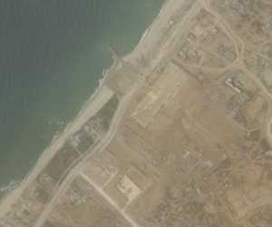 أسوشيتد برس تنشر صورا عبر الأقمار الصناعية لبناء رصيف مساعدات أمريكى جنوب غزة