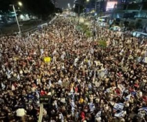 إعلام أمريكى: متظاهرون يحتجون قرب منزل نتنياهو لمطالبته بالتنحي وصفقة تبادل