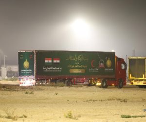 دخول 240 شاحنة تحمل مساعدات إغاثية من مصر لقطاع غزة