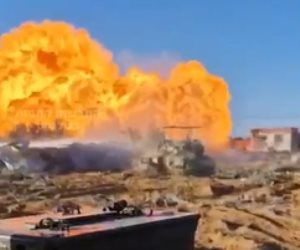 فيديو يوثق لحظة تفجير الاحتلال لمحطة أبو جراد بمنطقة الشوكة شرق رفح الفلسطينية 