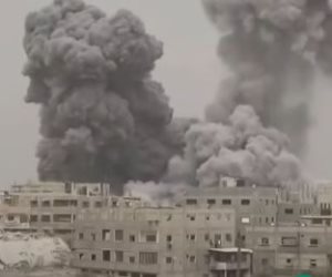 لقطات فيديو توثق قصف الاحتلال لحي الصبرة جنوب غزة وتدمير برج لعائلة الأشرم