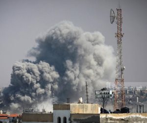 تصاعد أعمدة الدخان فى شمال غزة جراء الغارات الإسرائيلية