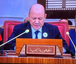 رئيس مجلس القيادة اليمني يدعو القادة العرب إلى التصدي لمشروع استهداف الدولة الوطنية