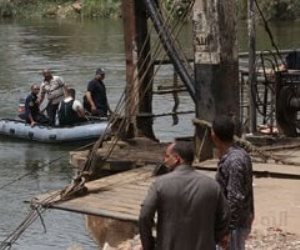 انتشال جثمان أحد ضحايا غرق ميكروباص أبو غالب بمنشأة القناطر