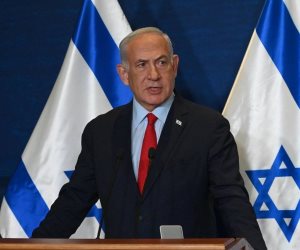 أكسيوس عن مسؤول إسرائيلى: نتنياهو ومجلس الحرب قررا توسيع صلاحيات فريق التفاوض