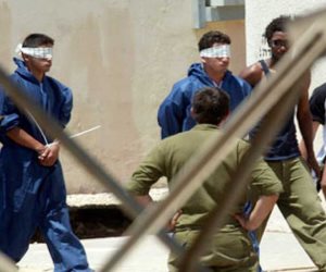 صحيفة الجارديان: انتهاكات جسدية وعقلية كبيرة ضد الفلسطينيين فى معتقلات إسرائيل