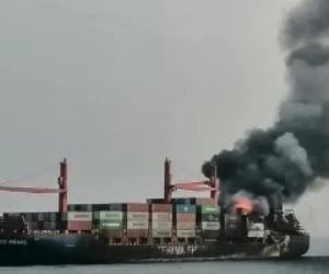تسرب المياه داخل سفينة تجارية جنوب غرب اليمن بـعد إصابتها بـ 3 صواريخ
