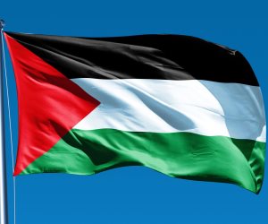 رفع العلم الفلسطينى فوق البرلمان الأيرلندى بعد اعتراف دبلن رسميا بدولة فلسطين