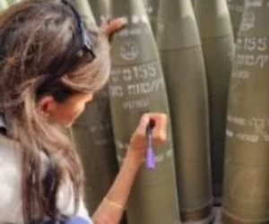 مرشحة للحزب الجمهوري الأمريكى توقع على قذائف إسرائيل قبل قصف غزة: "انهيهم"