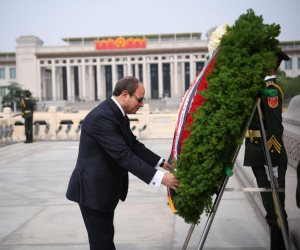 الرئيس السيسي يزور النصب التذكاري للجندي المجهول بميدان "تيانانمن" بالعاصمة الصينية