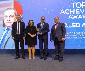 رئيس شركة العاصمة الإدارية للتنمية العمرانية يحصد جائزة الإنجاز المؤسسي من قمة «مصر للأفضل» 