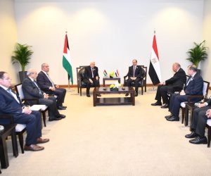 الرئيس السيسي يلتقي نظيره الفلسطيني: جهود مشتركة لوقف الحرب وإنفاذ المساعدات