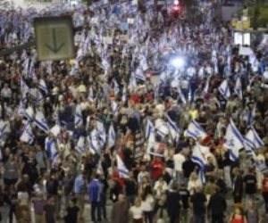 إعلام إسرائيلى: عائلات المحتجزين يتظاهرون وسط تل أبيب اعتراضا على نتنياهو