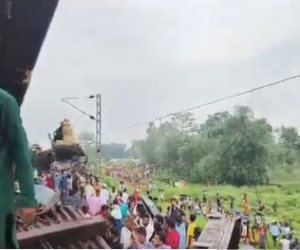 حصيلة ضحايا حادث تصادم قطارين بالهند ترتفع لـ 15 شخصا (فيديو)