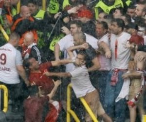 قبل مواجهة يورو 2024..  اشتباكات عنيفة بين جماهير  منتخبي تركيا وجورجيا 