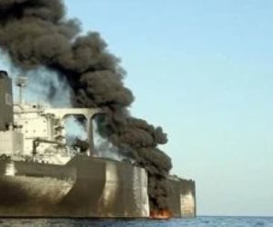 هيئة بحرية بريطانية: غرق سفينة بعد استهدافها بزورق مفخخ يوم 12 يونيو