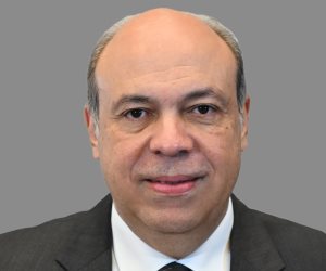 وزير الطيران: المسافر لا يهتم بالشعارات ونعمل على إعادة الهيكلة والتحول الرقمى