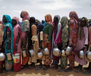 «نار الجوع» يطارد الناجين من «نار الحرب» في السودان