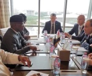 وزير  الخارجية يلتقى مفوض الشئون السياسية والسلم والأمن بالاتحاد الأفريقى في أكرا 