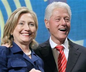 بيل كلينتون وزوجته هيلارى يؤيدان ترشيح هاريس عن الحزب الديمقراطى