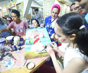 جناح الأزهر بمعرض الكتاب يشارك الجمهور  فرحته بـ«اليوم القومي لمحافظة الإسكندرية»