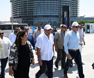 رئيس الوزراء يتفقد "المنطقة الترفيهية" بجوار الأبراج الشاطئية