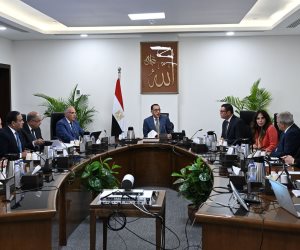 مدبولي: سيتم عقد اجتماع مع المصانع الموجودة بمنطقة صرف "المحيط" فى المنيا لسرعة توفيق أوضاعها 