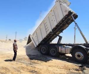 محافظ شمال سيناء يؤكد :بدء العمل في رفع كفاءة الطريق الدولي العريش - القنطرة الساحلي (صور)