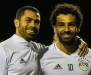 ماذا قال محمد صلاح لأحمد فتحي بعد اعتزاله كرة القدم ؟