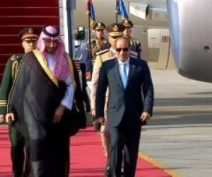 الرئيس السيسي يستقبل ولي العهد السعودي الأمير محمد بن سلمان بمطار القاهرة