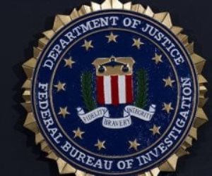 في الانتخابات الأمريكية .. FBI يحذر من فيديوهات مفبركة باسمه تحذر من هجمات على مراكز الاقتراع