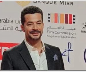 شريف سلامة ومحمد علاء يحضران عرض "موعد مع الماضي" بمهرجان القاهرة