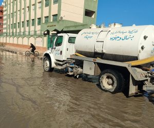 مركز سيطرة الشبكة الوطنية للطوارى تصرف مياه الأمطار من شوارع مدينه العريش