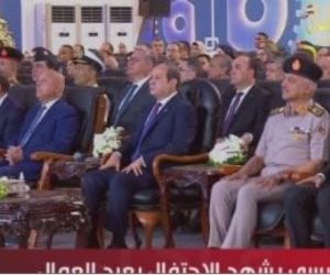 الرئيس السيسي: حرصتُ على عقد احتفالنا بعيد العمال هذا العام بأحد الصروح الصناعيـة الجديدة الرئيس السيسي: حرصتُ على عقد احتفالنا بعيد العمال هذا العام بأحد الصروح الصناعيـة الجديدة
