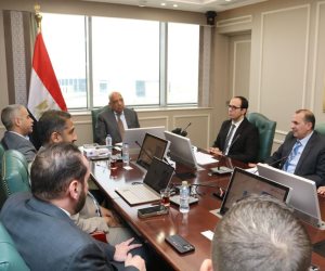 وزير الكهرباء يجتمع بمسئولي شركة "ساى شيلد" لمتابعة مجريات تشغيل منظومة الشحن الموحد