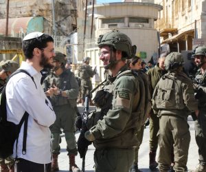 الاحتلال يعتقل 4 إسرائيليين بتهمة مساعدة فلسطينيين في الضفة الغربية