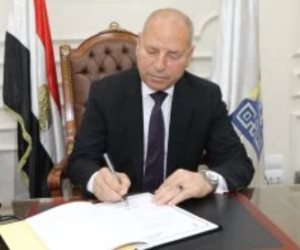 محافظ القاهرة: حريق المبنى الإداري ليس به أي سكان وعمليات التبريد تتم بعد السيطرة عليه محافظ القاهرة: حريق المبنى الإداري ليس به أي سكان وعمليات التبريد تتم بعد السيطرة عليه