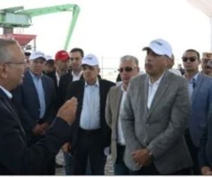 رئيس الوزراء يتفقد مشروعي "رووتس" و"سكاي للموانئ"
