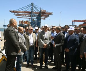 رئيس الوزراء يتفقد محطة دحرجة السيارات RORO التابعة لشركة SCAT