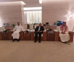 وزير الثقافة القطرى يهدى مدير مكتبة الإسكندرية أحدث الإصدرات لإيداعها ضمن محتوياتها