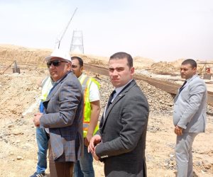 وزير الكهرباء يتفقد أعمال برجى عبور قناة السويس ومسار خط الربط المصرى السعودي