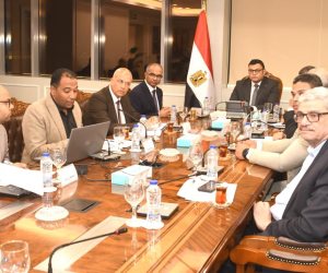 وزير الإسكان يتابع منظومة مياه الشرب بمدن شرق وغرب القاهرة استعدادا لفصل الصيف