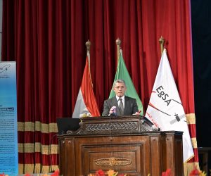 الرئيس التنفيذي لوكالة الفضاء المصرية يلقي محاضرة عن تكنولوجيا الفضاء في جامعة القاهرة ويوقع بروتوكول تعاون مع رئيس الجامعة 