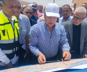 وزير النقل والصناعة يتفقد محطة بئر العبد ويستمع لشرح مفصل  عن إنشاء 7 محطات جديدة  (صور)