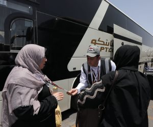 بعثة الحج المصرية تواصل تفويج الحجاج إلى مكة بسيارات حديثة وخدمات متكاملة