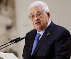 أبومازن يصل بيروت و ويعرب عن تطلعه لمؤتمر السلام الدولى لتنفيذ حل الدولتين 