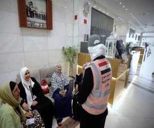 خدمات مميزة تقدمها بعثة وزاره الداخلية لحجاج القرعة خلال توجهها لزيارة الروضة الشريفة (فيديو)